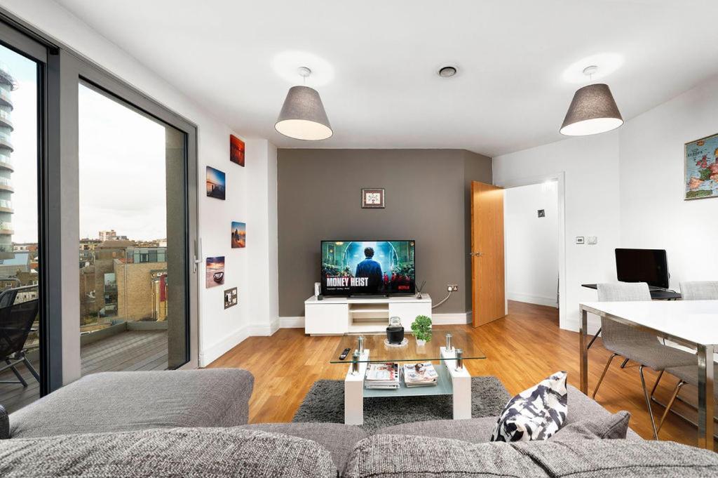 Modern Serviced 3-Bedroom Flat In East Λονδίνο Εξωτερικό φωτογραφία