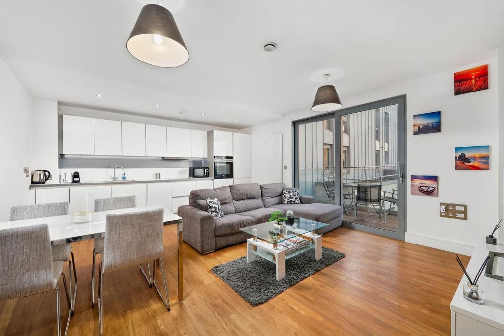 Modern Serviced 3-Bedroom Flat In East Λονδίνο Εξωτερικό φωτογραφία