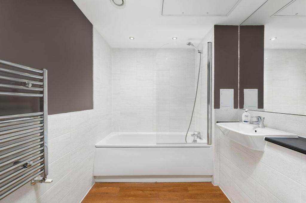 Modern Serviced 3-Bedroom Flat In East Λονδίνο Εξωτερικό φωτογραφία